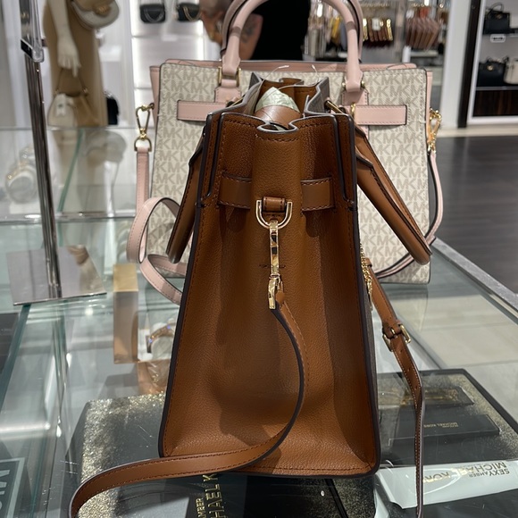 MICHAEL KORS 
Hamilton Medium Logo Satchel
Brown Signature
NWT - Picture 7 of 16